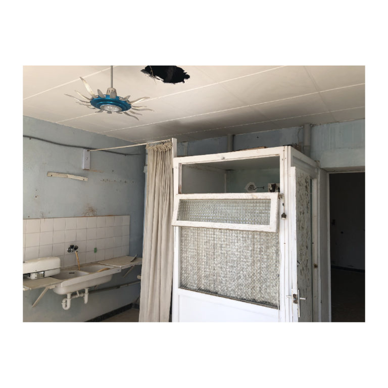 Proyecto reforma integral casa EstudioTinto EstudioTInto - Diseño proyectos arquitectura - estado original baño principal reforma integral casa entre medianeras Bañolas Gerona