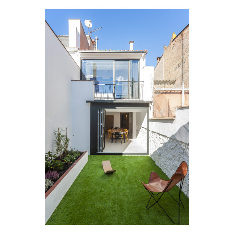 Proyecto reforma integral casa EstudioTInto - Diseño proyectos arquitectura - fachada casa desde patio interior reforma integral casa centenaria Bañolas Gerona