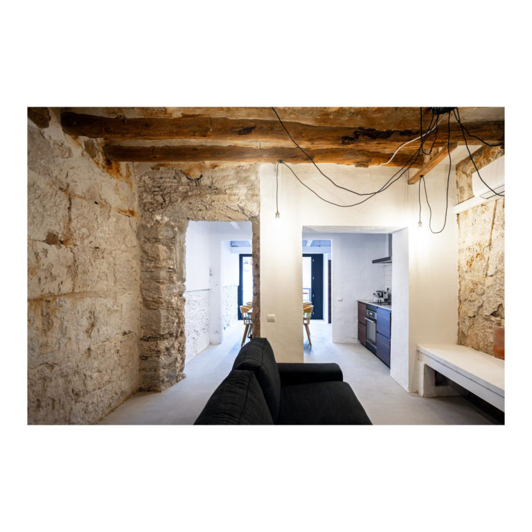 Proyecto reforma integral casa EstudioTInto - Diseño proyectos arquitectura - puerta salón reforma integral casa entre medianeras Bañolas Gerona